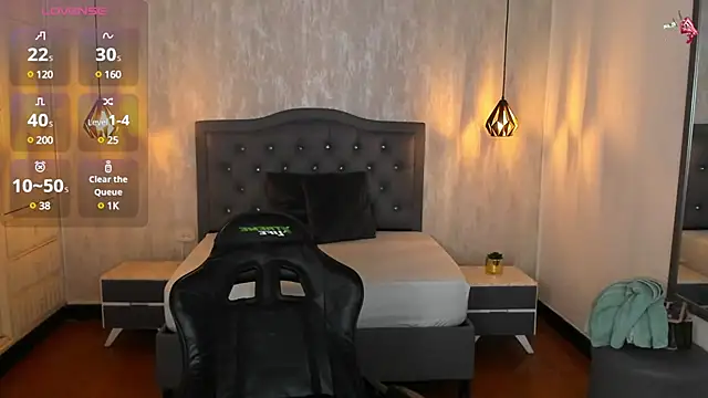 Hadley  online show from March 2025 03:20:01 AM