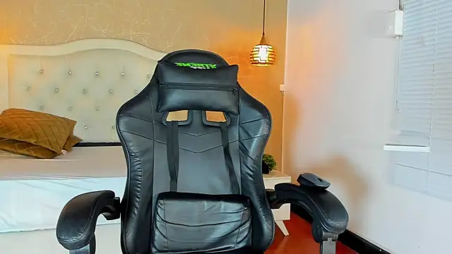 Hadley  online show from September 2025 03:19:01 AM