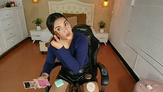 Hadley  online show from April 2026 02:05:01 AM