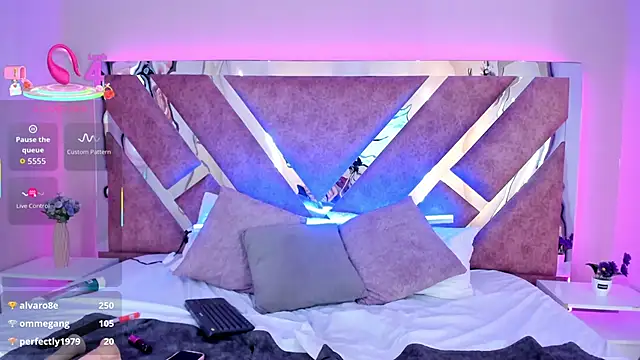 AliDiaz  online show from October 2025 07:42:01 AM