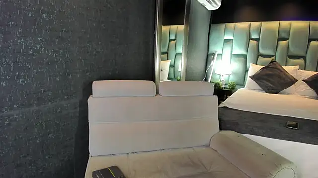 AliDiaz  online show from June 2026 06:18:02 PM