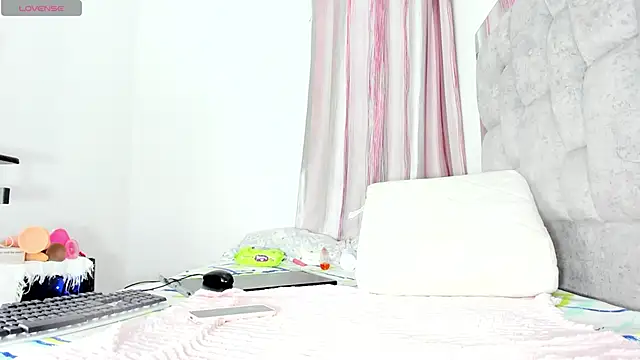 Snapshot of k_stormi_ chatting on January 2025 12:12:01 AM k stormi online show from January 2025 12:12:01 AM