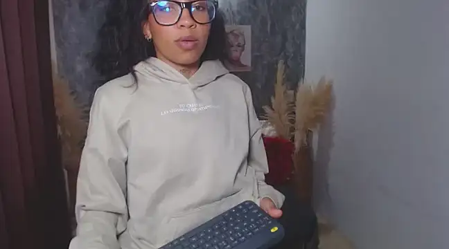 Snapshot of dulcetaylorss chatting on February 2025 03:48:02 PM dulcetaylorss online show from February 2025 03:48:02 PM