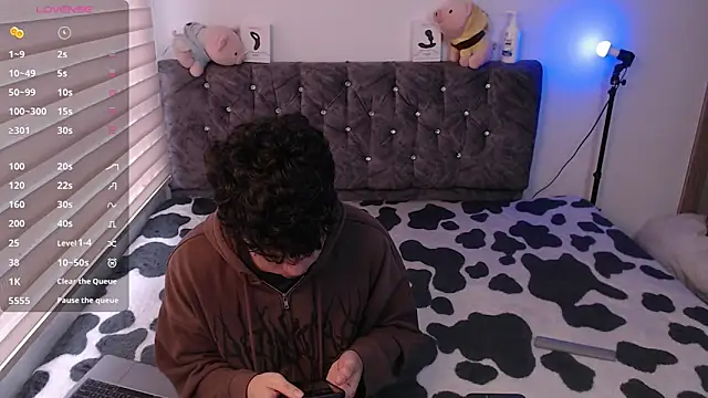 stiven and ale online show from March 2025 02:51:02 PM