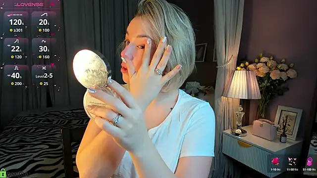 Nikki Kai online show from October 2025 01:05:01 AM