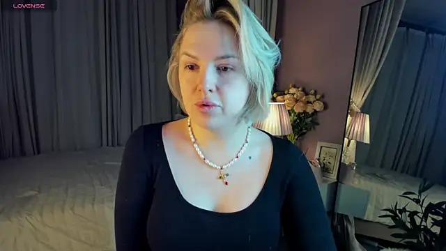 Nikki Kai online show from December 2025 01:03:01 AM