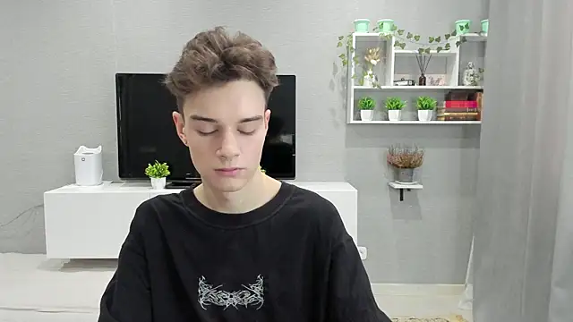 avegothy- online show from February 2025 12:36:01 PM