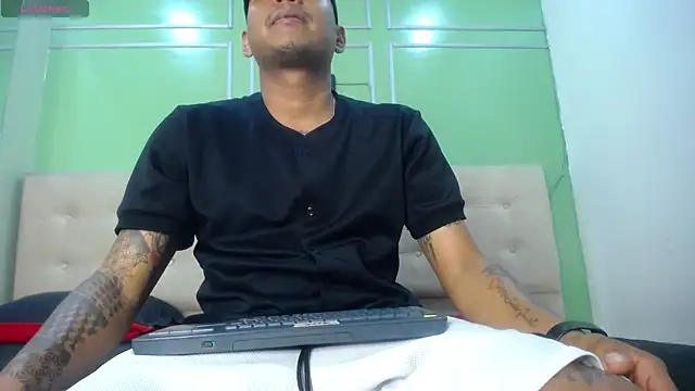 Snapshot of Saipadpuer30 chatting on February 2025 01:50:01 PM Saipadpuer30 online show from February 2025 01:50:01 PM