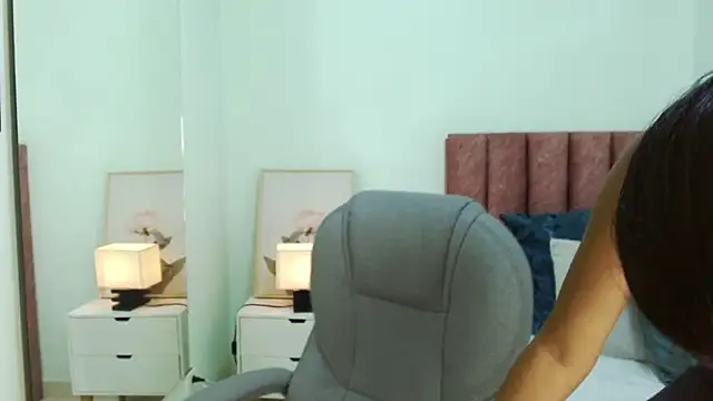 brendathompson  online show from November 2025 05:50:02 AM