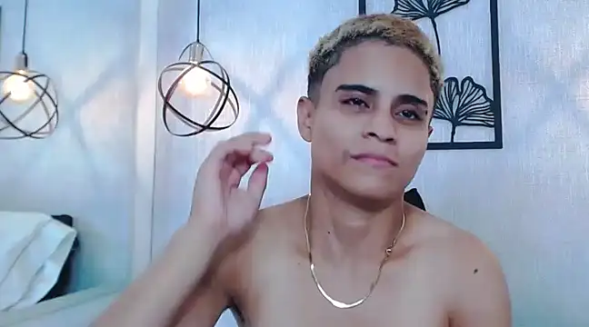 Liiamthompson online show from January 2025 08:01:01 AM