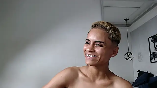 Liiamthompson online show from February 2025 08:34:01 PM