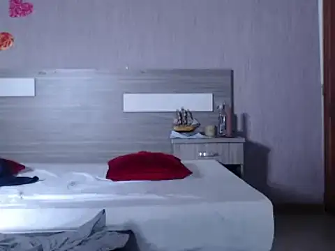 Liiamthompson online show from February 2025 08:47:01 PM