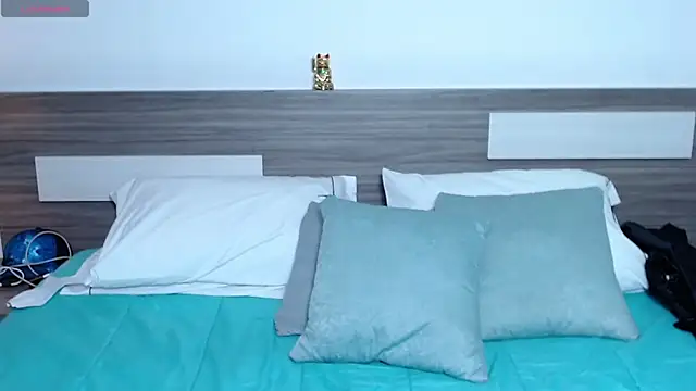 Liiamthompson online show from February 2026 09:30:01 PM