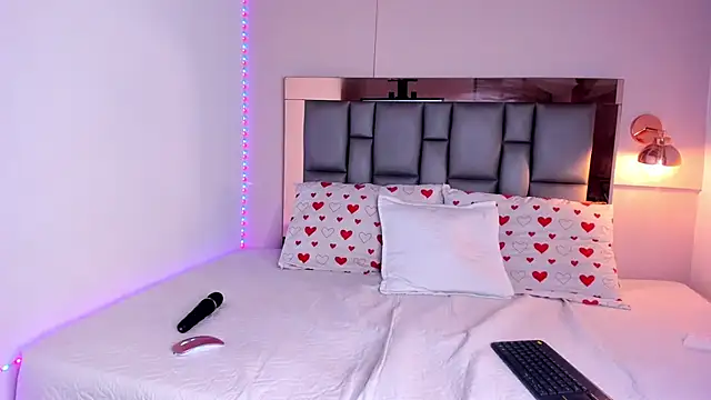 SofiArias online show from September 2025 05:49:01 PM