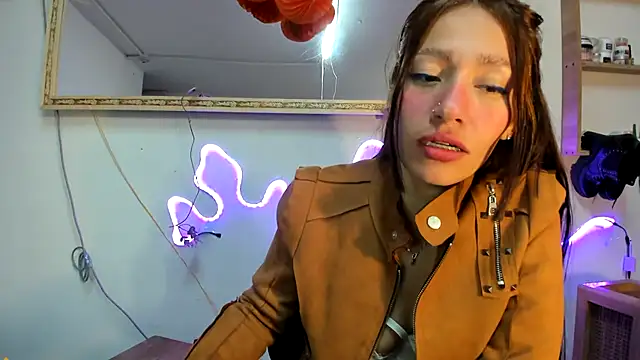 IZZY BEAUTIFUL online show from February 2025 10:04:02 PM