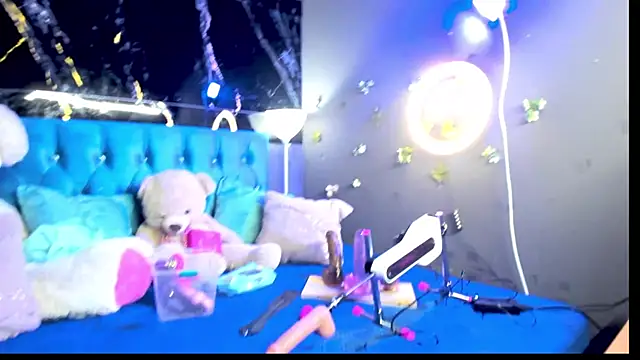 IZZY BEAUTIFUL online show from October 2025 09:46:01 PM