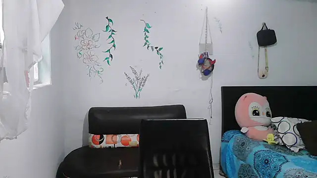 Snapshot of alexandraluv chatting on October 2025 05:45:02 PM alexandraluv online show from October 2025 05:45:02 PM