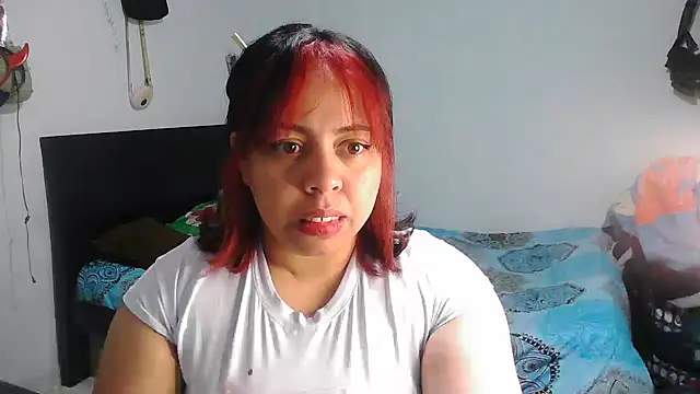 Snapshot of alexandraluv chatting on October 2025 02:13:01 AM alexandraluv online show from October 2025 02:13:01 AM