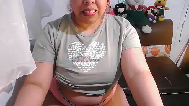 Snapshot of alexandraluv chatting on November 2025 01:06:02 AM alexandraluv online show from November 2025 01:06:02 AM