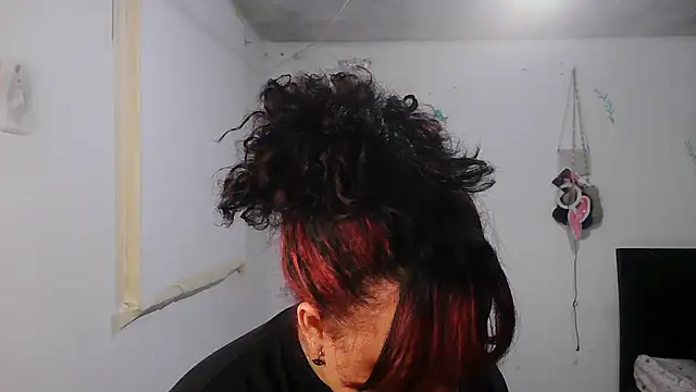 alexandraluv online show from November 2025 11:27:01 PM