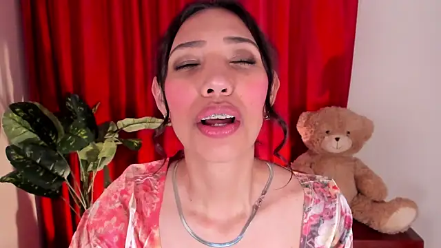 Miss veronicaa2 online show from October 2025 01:26:02 PM