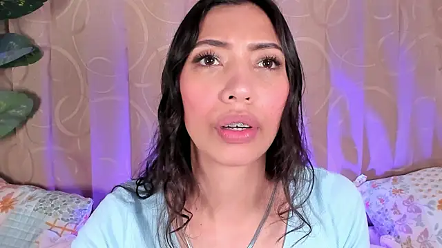 Snapshot of Miss_veronicaa2 chatting on June 2026 01:12:02 PM Miss veronicaa2 online show from June 2026 01:12:02 PM