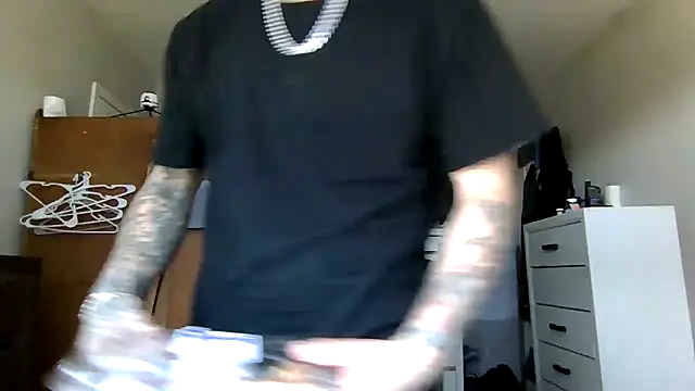 cruz815 online show from April 2026 02:11:01 PM