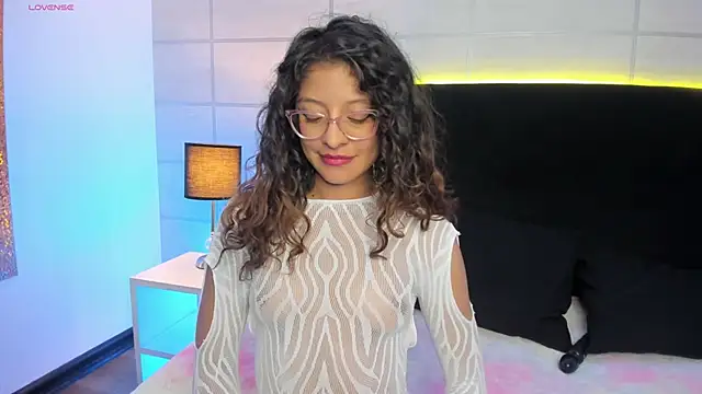 mac-sara online show from November 2025 07:15:02 PM