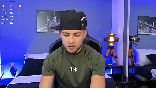 Max Conor1 online show from October 2025 03:09:01 PM