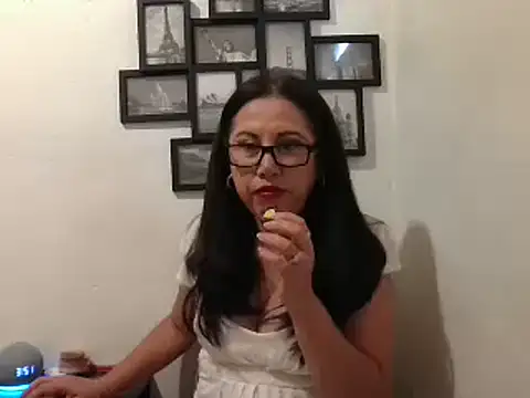 Snapshot of MirandaLatinaLovely chatting on February 2025 09:53:02 PM MirandaLatinaLovely online show from February 2025 09:53:02 PM