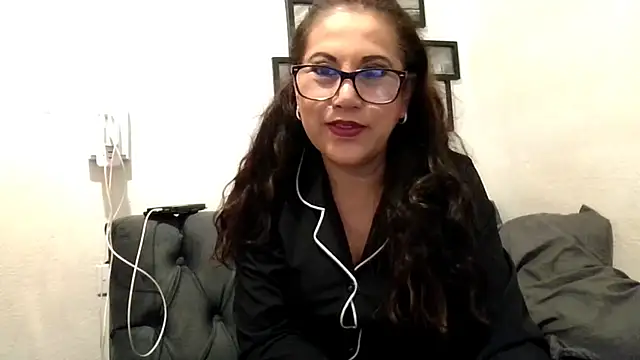 MirandaLatinaLovely online show from January 2026 04:44:01 PM