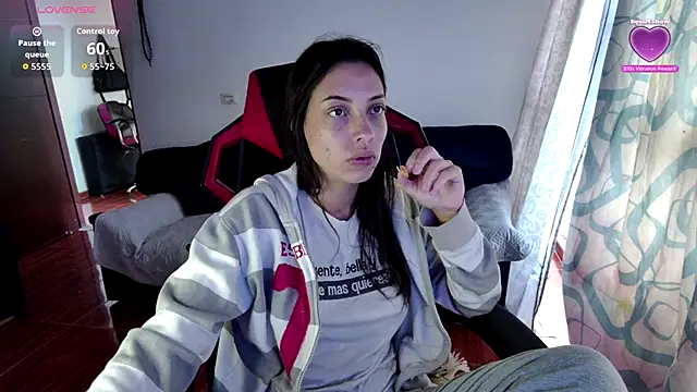 Snapshot of onissm chatting on October 2025 12:40:02 PM onissm online show from October 2025 12:40:02 PM