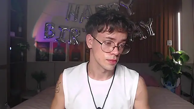 Snapshot of William_Henry_ chatting on May 2026 02:11:01 PM William Henry online show from May 2026 02:11:01 PM
