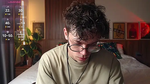 Snapshot of William_Henry_ chatting on June 2026 10:32:02 AM William Henry online show from June 2026 10:32:02 AM