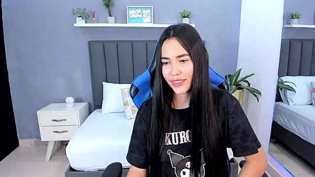 alessia leroy online show from February 2025 10:47:02 PM