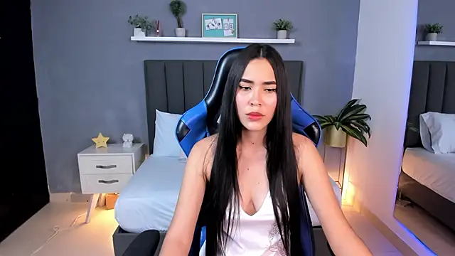 alessia leroy online show from February 2025 08:20:02 PM