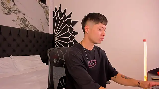 marcuscollins1  online show from April 2026 01:31:01 PM