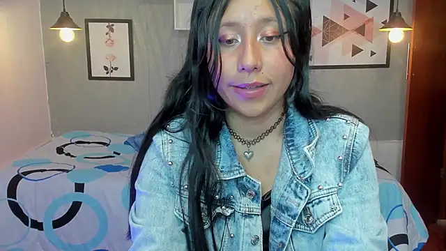 Nohemi louse online show from February 2025 07:47:02 PM