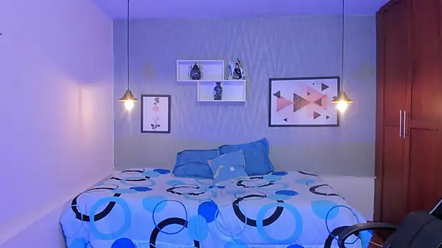 Nohemi louse online show from March 2025 01:43:01 AM