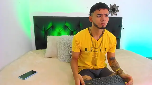 Snapshot of Niick01_ chatting on March 2025 12:00:01 PM Niick01 online show from March 2025 12:00:01 PM