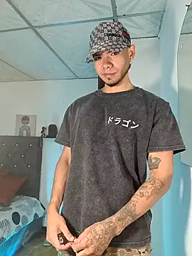 Niick01  online show from November 2025 09:39:01 PM