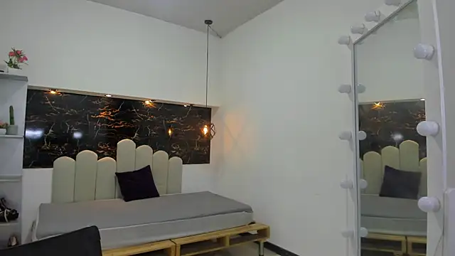 Annyrosee online show from October 2025 08:41:02 PM