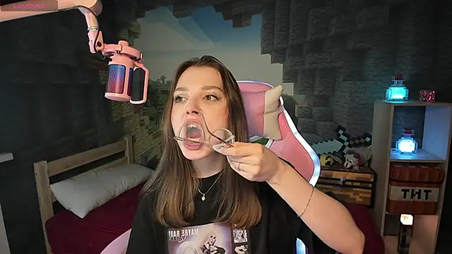 Snapshot of kaisajenner chatting on February 2025 04:03:01 PM kaisajenner online show from February 2025 04:03:01 PM