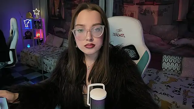 Snapshot of kaisajenner chatting on February 2025 04:44:01 PM kaisajenner online show from February 2025 04:44:01 PM