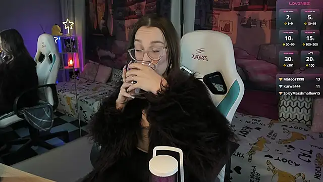 Snapshot of kaisajenner chatting on February 2025 07:48:02 PM kaisajenner online show from February 2025 07:48:02 PM