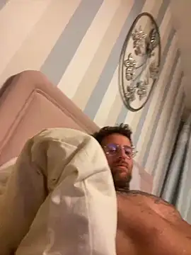 Snapshot of Jamesdeanmcqueen chatting on February 2025 11:17:01 PM Jamesdeanmcqueen online show from February 2025 11:17:01 PM