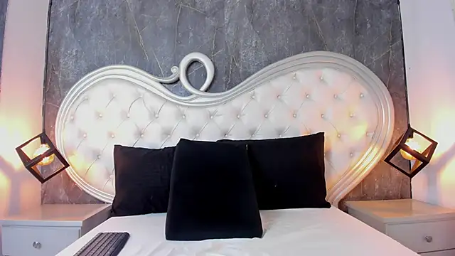 Keyla  Jones online show from September 2025 07:41:02 PM