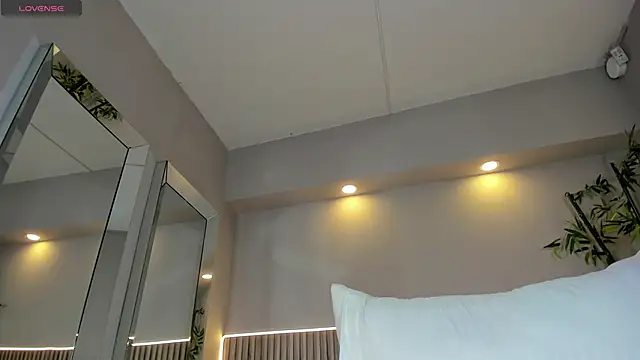 LinnaEvanson online show from October 2025 04:14:01 AM