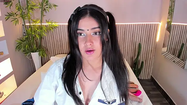 LinnaEvanson online show from November 2025 04:25:01 AM