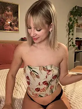Snapshot of rileylovesyou chatting on February 2025 02:53:02 AM rileylovesyou online show from February 2025 02:53:02 AM